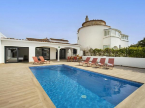 Villa renovada en canal con piscina, 3 dormitorios, aire acondicionado, WiFi y amarre - HISP-289-34